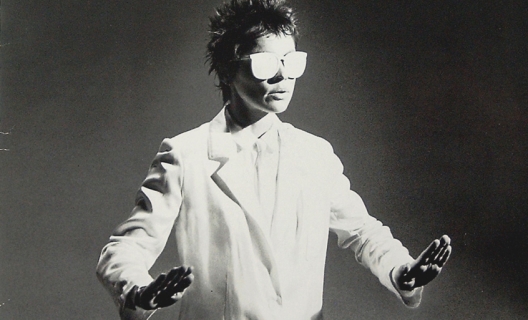 Laurie Anderson, O Superman / Walk the dog, Warner Bros. Records Inc., New York, 1981. Sound Collection Guy Schraenen / Centre de recherche pour les publications d’artistes / Musée d’art moderne Weserburg, Brême © DR, photo : Bettina Brach