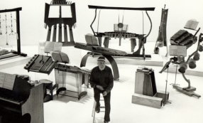 Harry Partch et ses instruments