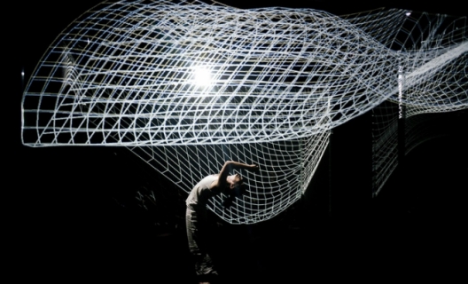 Le ballet interactif Hakanaï, d'Adrien Mondot et Claire Bardainne © Romain Etienne Le ballet interactif Hakanaï, d'Adrien Mondot et Claire Bardainne © Romain Etienne