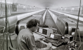 Max Neuhaus at Metro Montparnasse station, Paris, 1985. Ph. Florian Kleinefenn