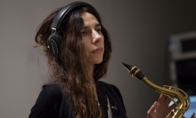 PJ Harvey / A Dog Called Money